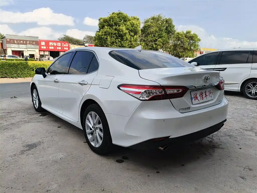 Toyota Camry 2023 — фото 7