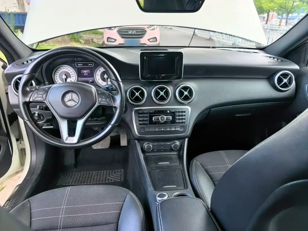 Mercedes-Benz A-Class 2015 — фото 10