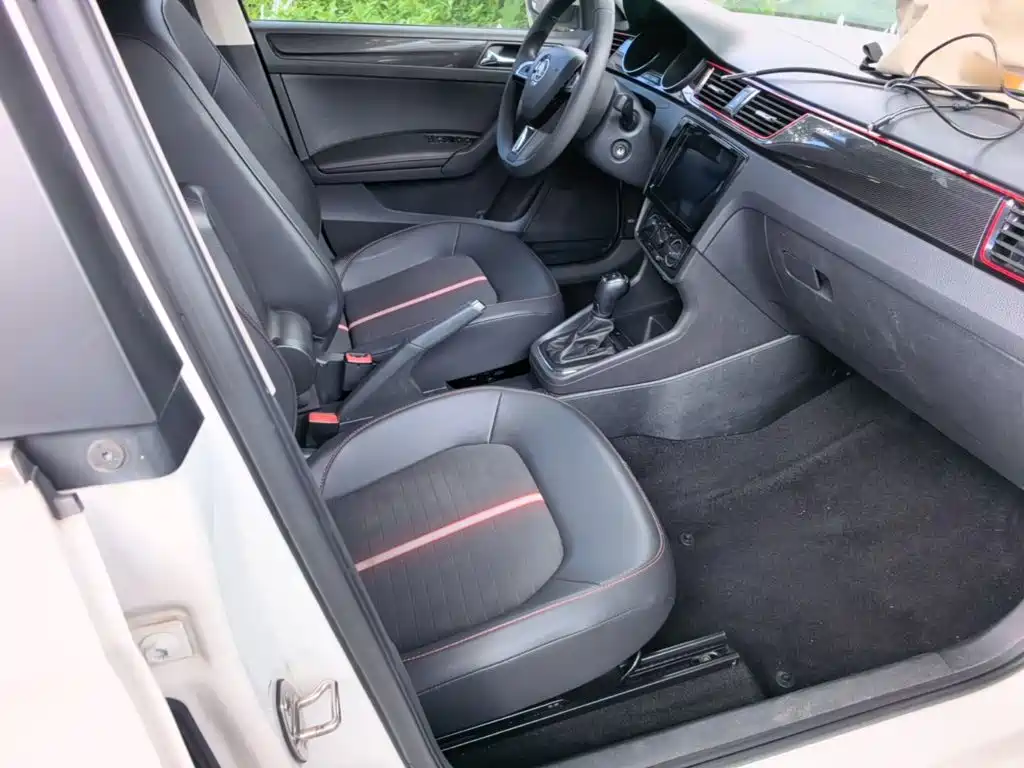 Skoda Rapid Spaceback 2020 — фото 25