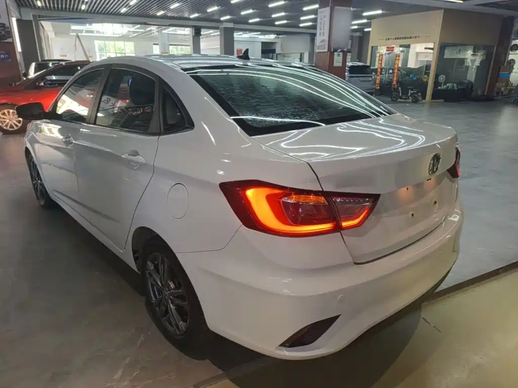 Changan Eado DT 2019 — фото 5