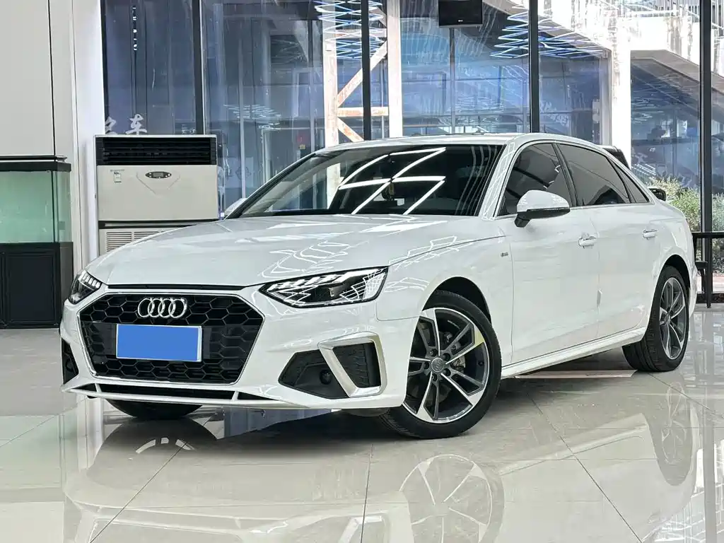 Audi A4L 2020 — фото 1