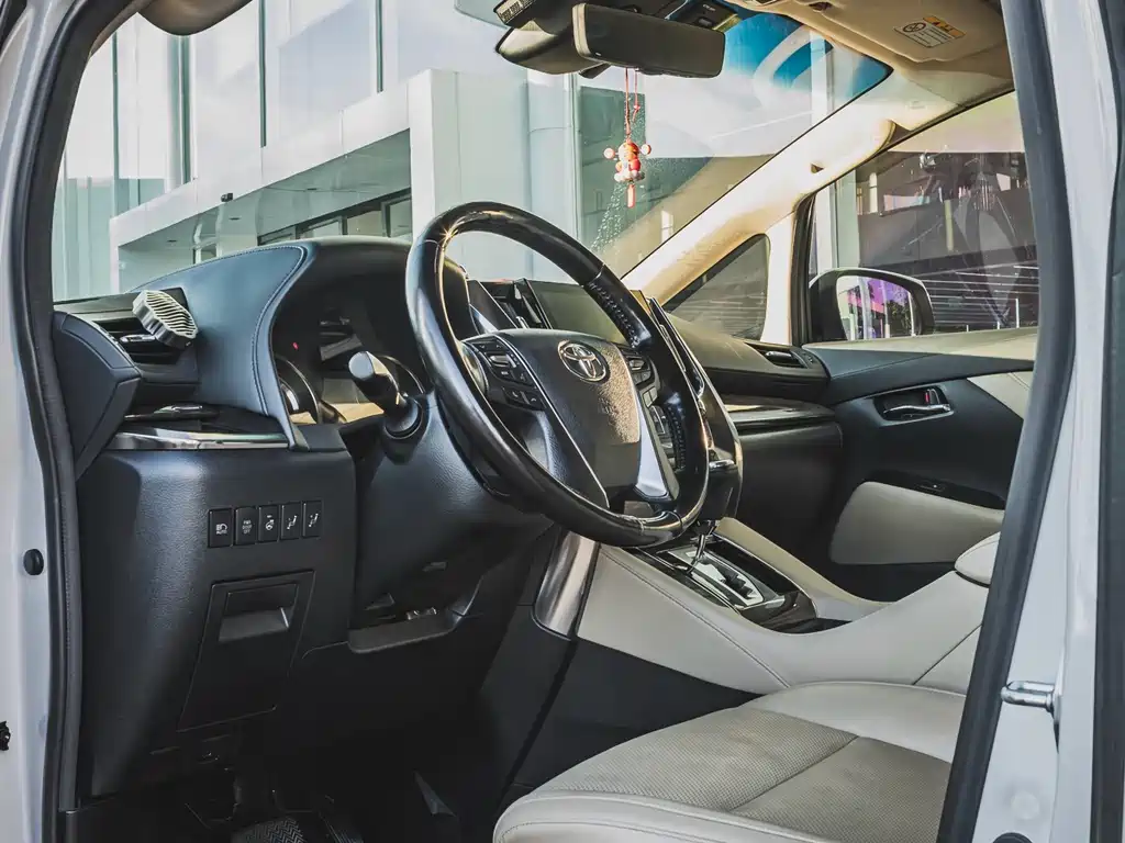 Toyota Alphard 2021 — фото 4