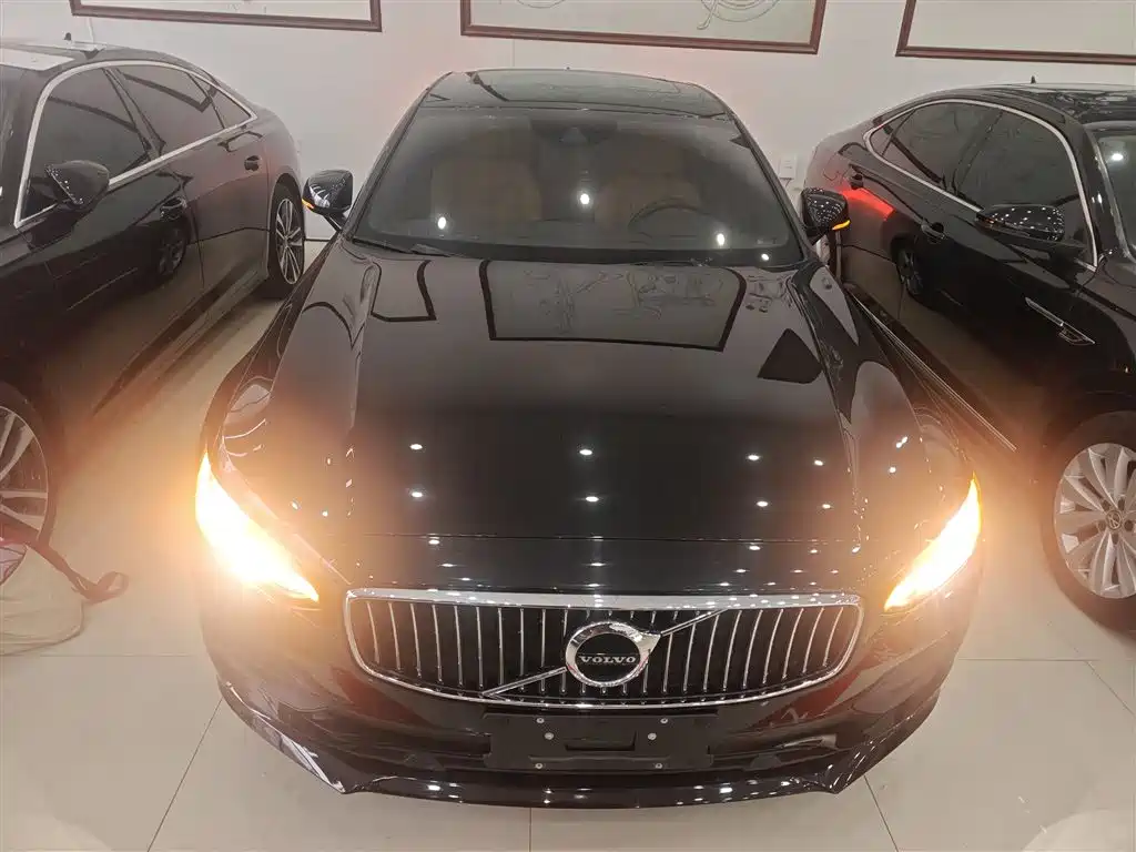 Volvo S90 2018 — фото 19