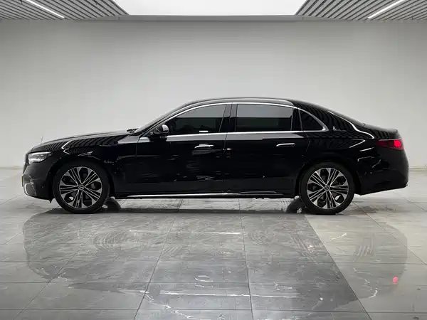 Mercedes-Benz E-Class 2025