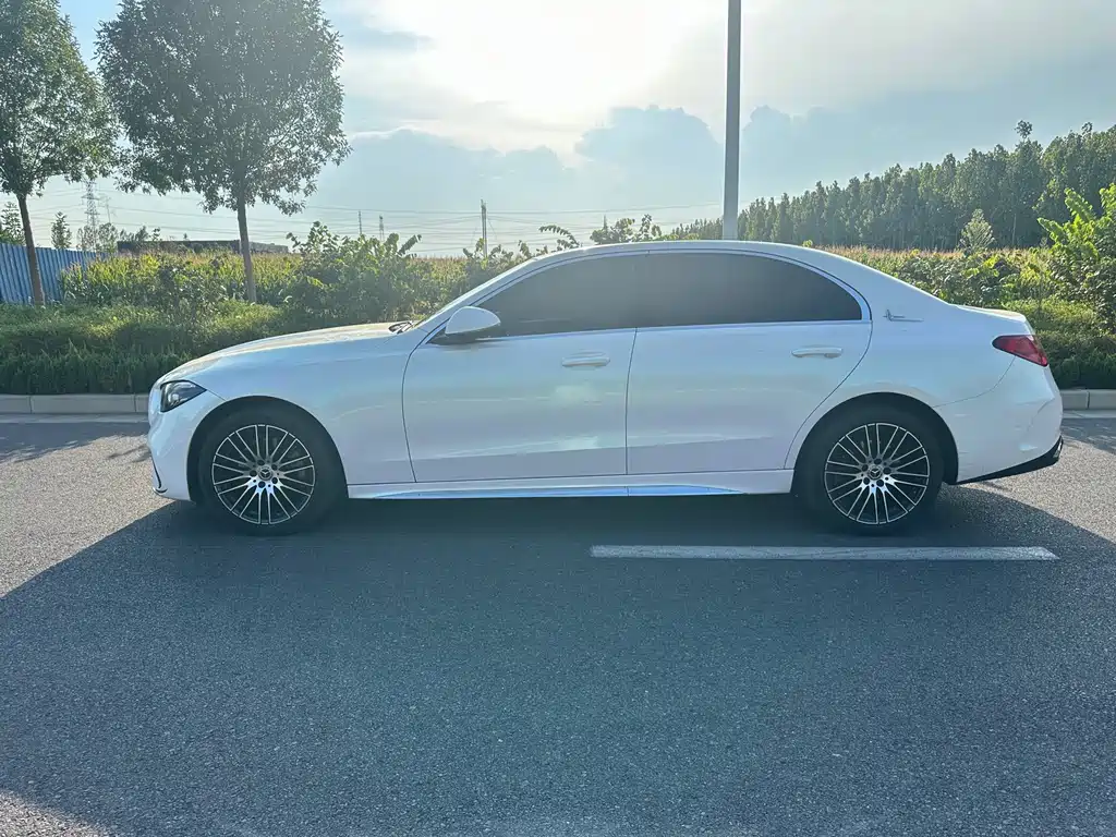 Mercedes-Benz C-Class 2023 — фото 11