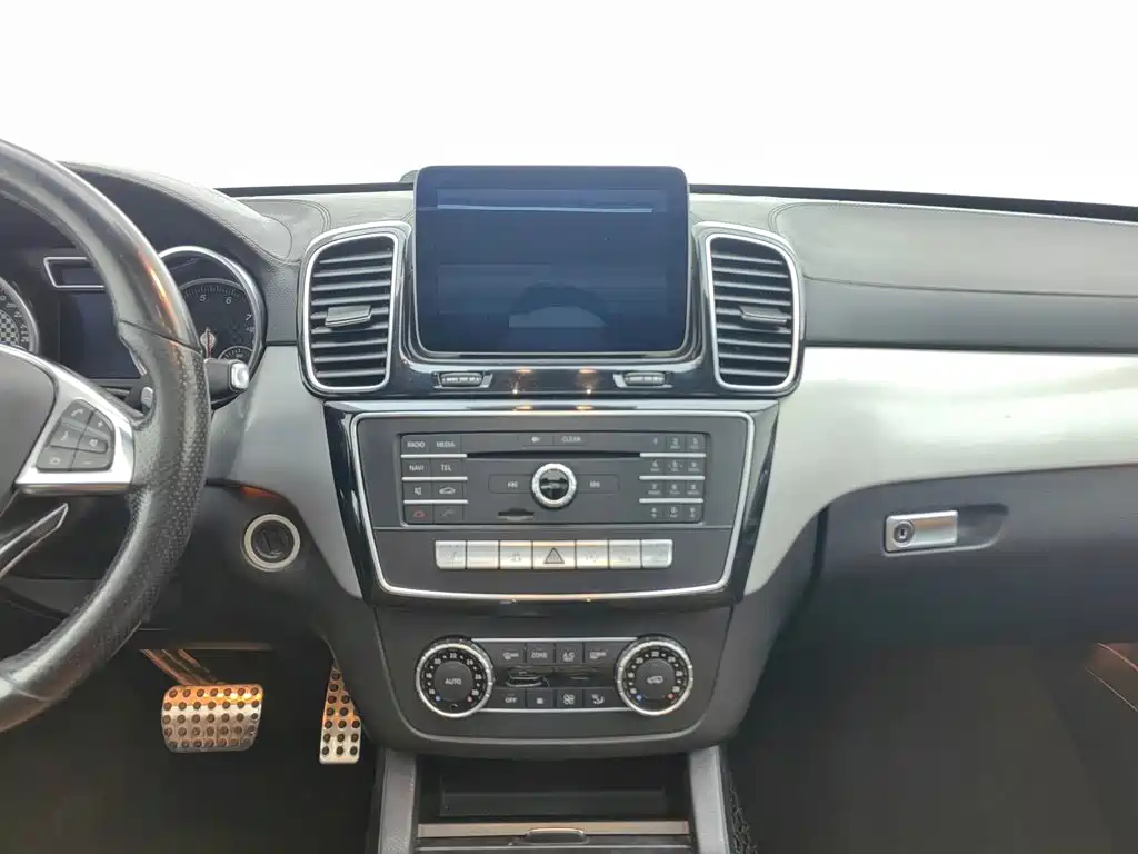 Mercedes-Benz GLE 2017 — фото 12