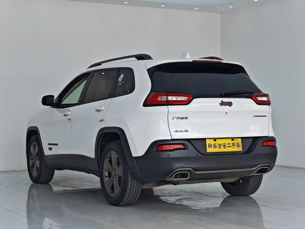 Jeep Cherokee 2016 — фото 4