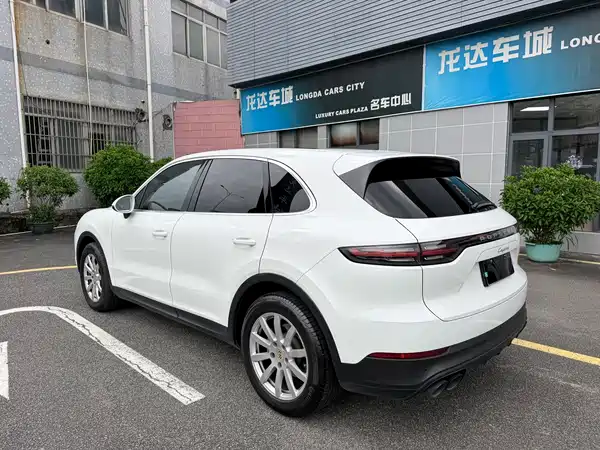 Porsche Cayenne 2021