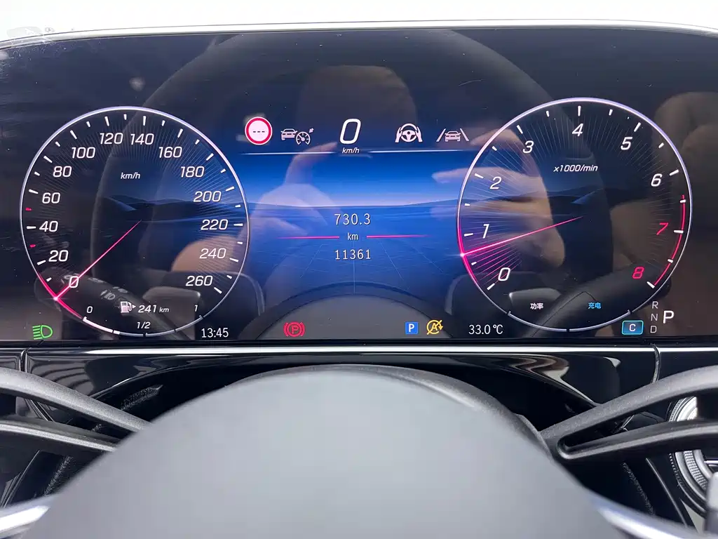 Mercedes-Benz E-Class 2025 — фото 11