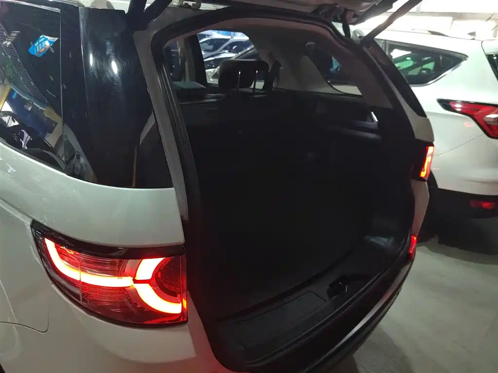 Land Rover Discovery Sport 2017 — фото 9