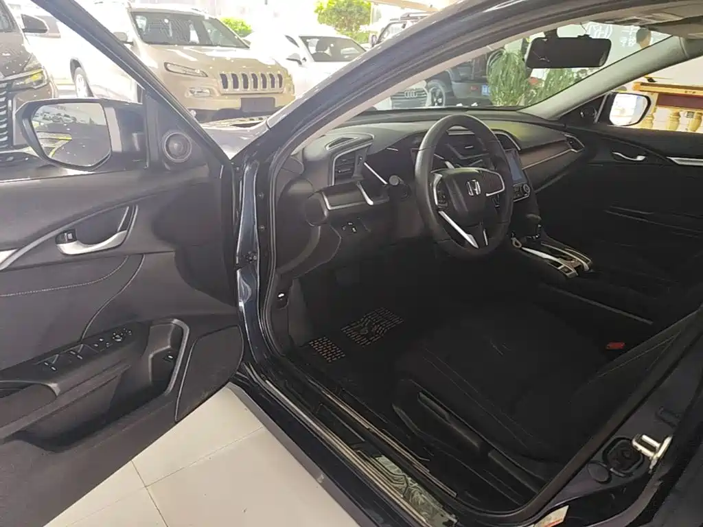 Honda Civic 2018 — фото 16