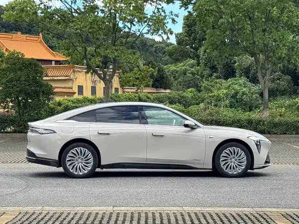 Buick Zhijing L7 2025