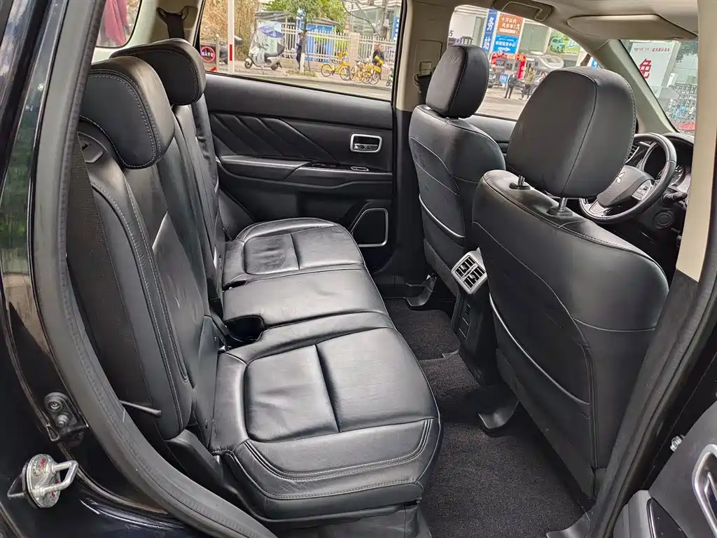 Mitsubishi Outlander 2020 — фото 10