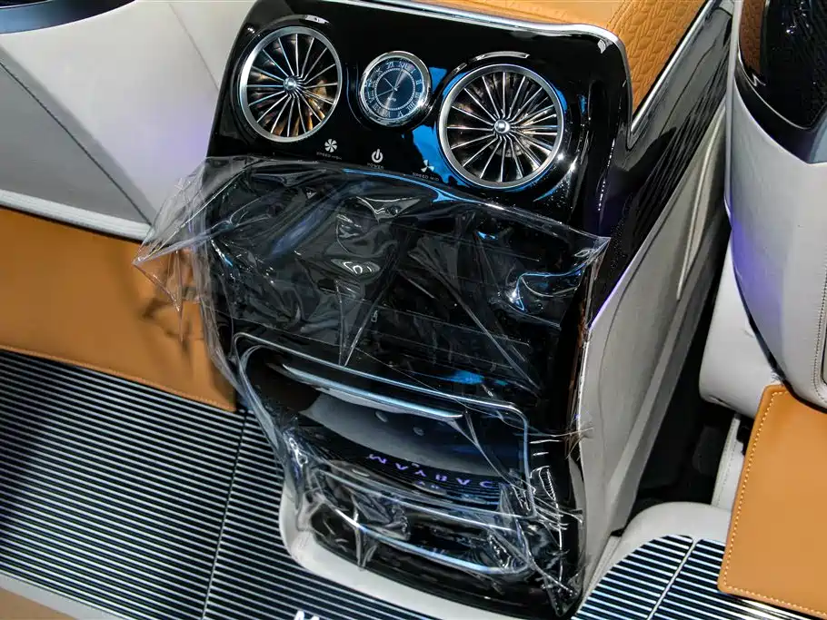 Mercedes-Benz Vito 2023 — фото 24