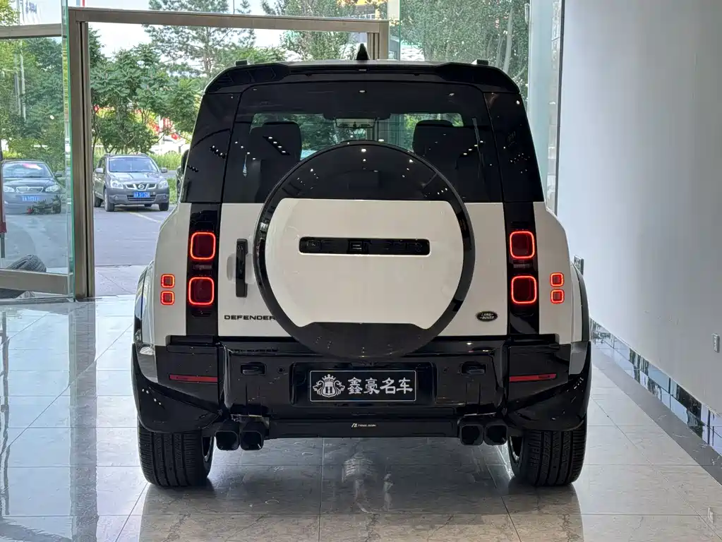 Land Rover Defender 2025 — фото 21