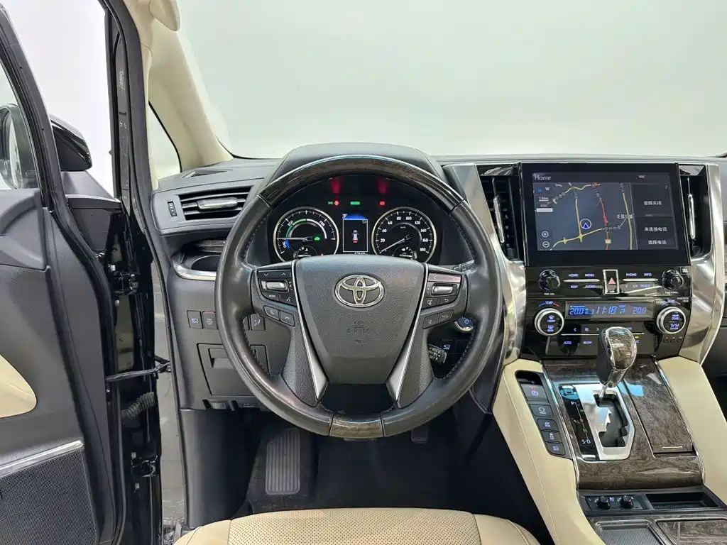 Toyota Alphard 2023 — фото 13