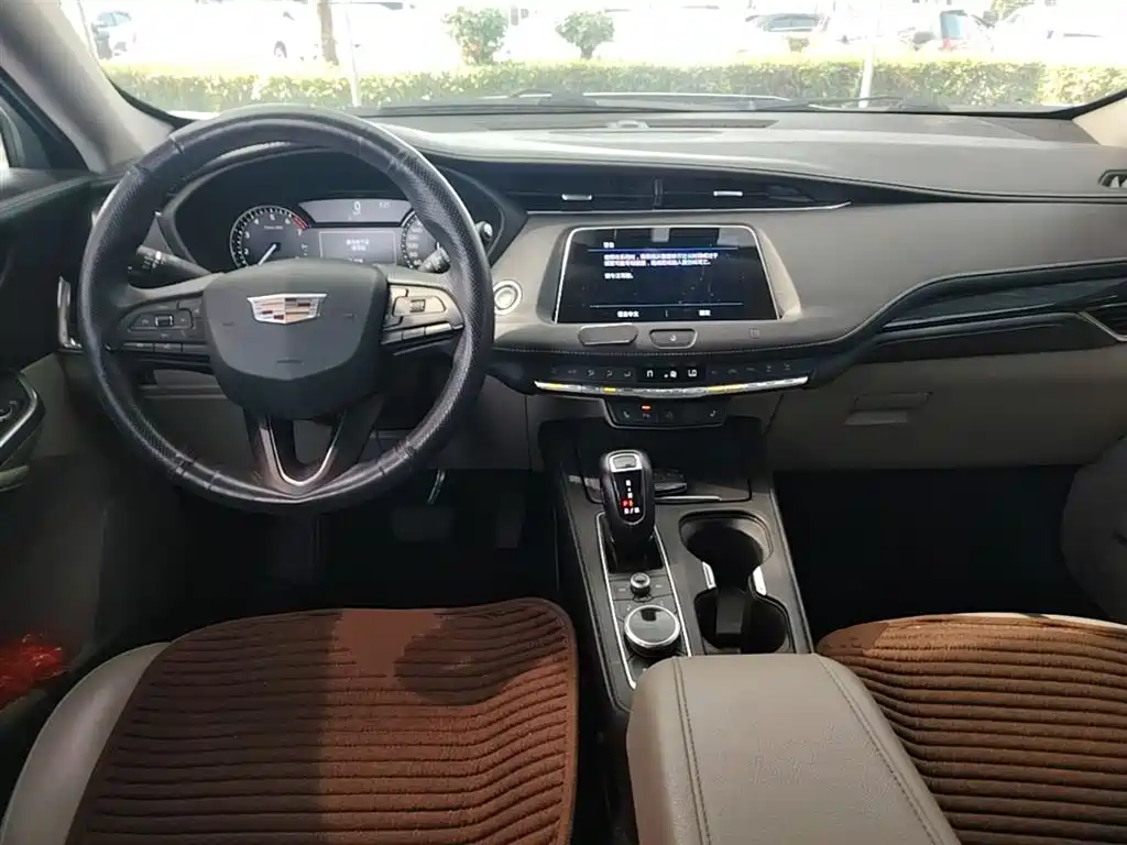 Cadillac XT4 2019 — фото 10