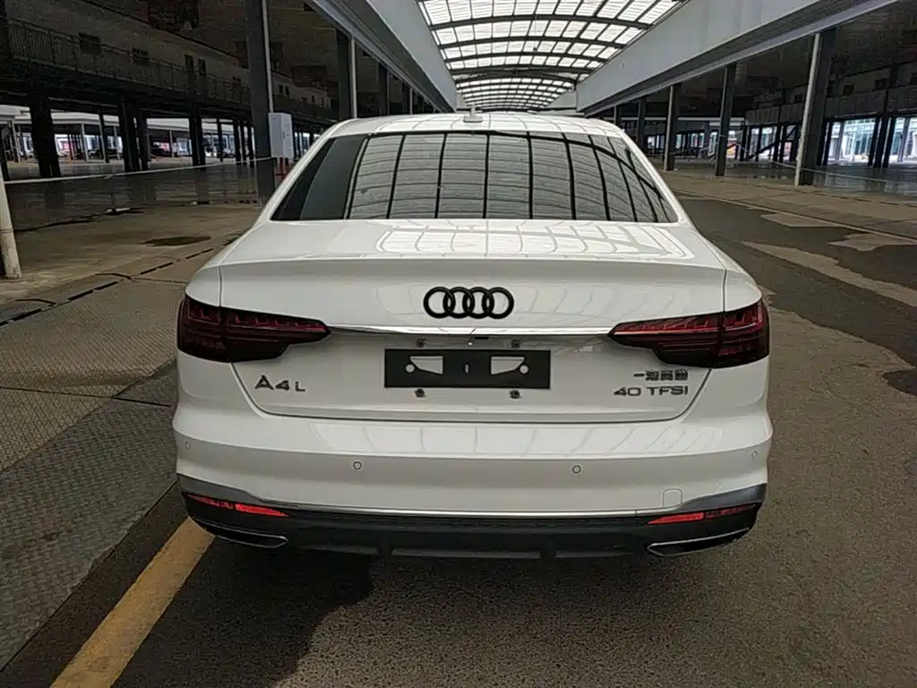 Audi A4L 2023 — фото 6