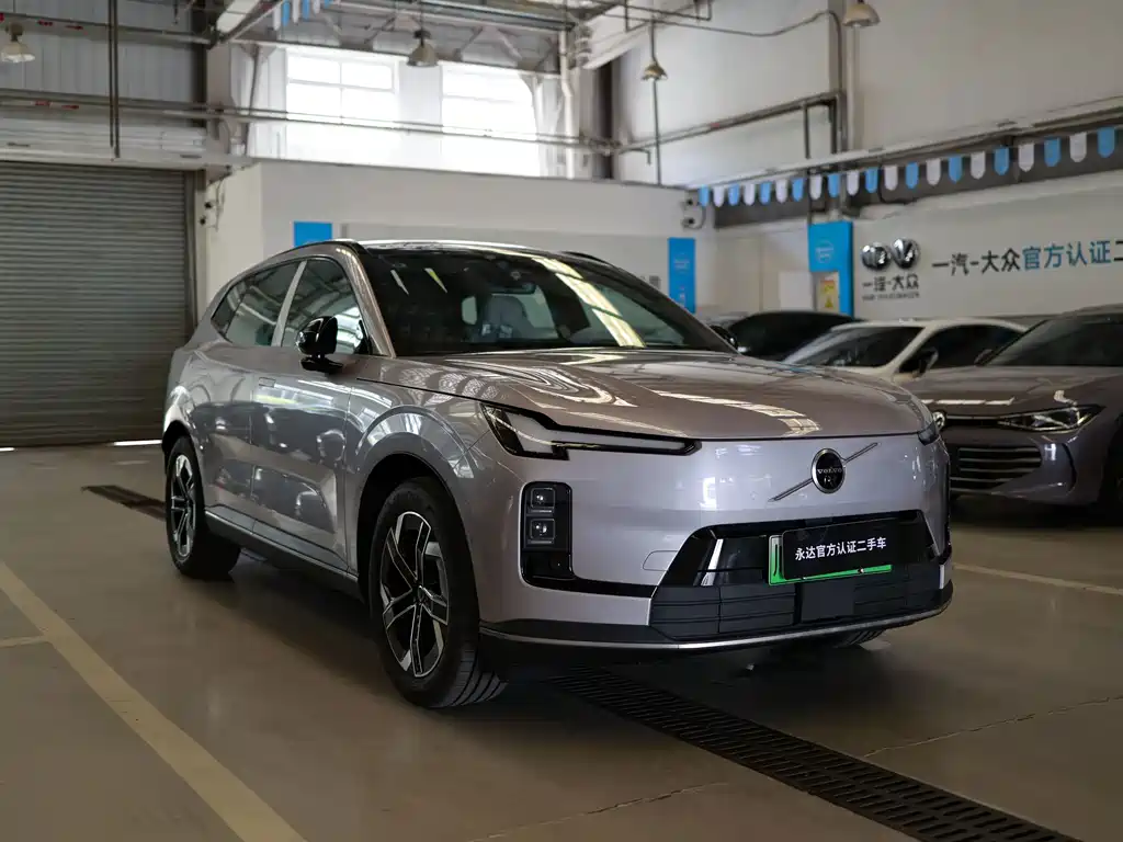 Volvo XC70 Plug-In Hybrid 2026 — фото 2