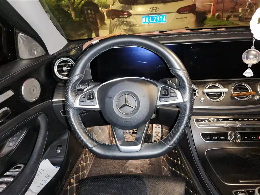 Mercedes-Benz E-Class 2018 — фото 15