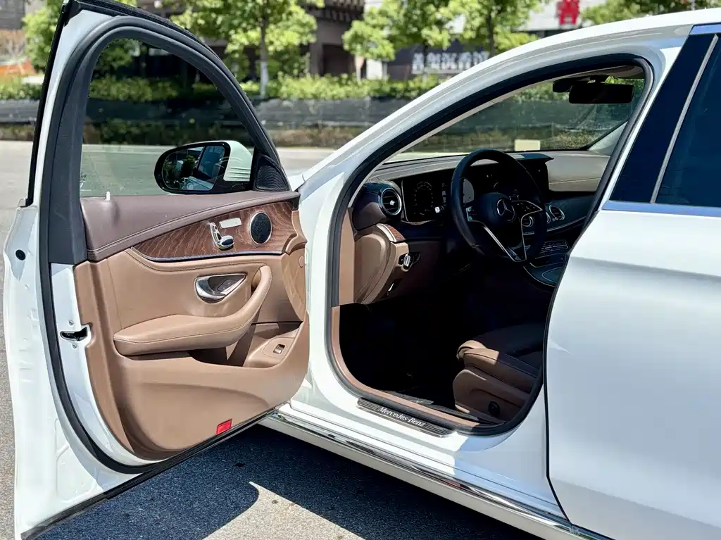 Mercedes-Benz E-Class 2023 — фото 4