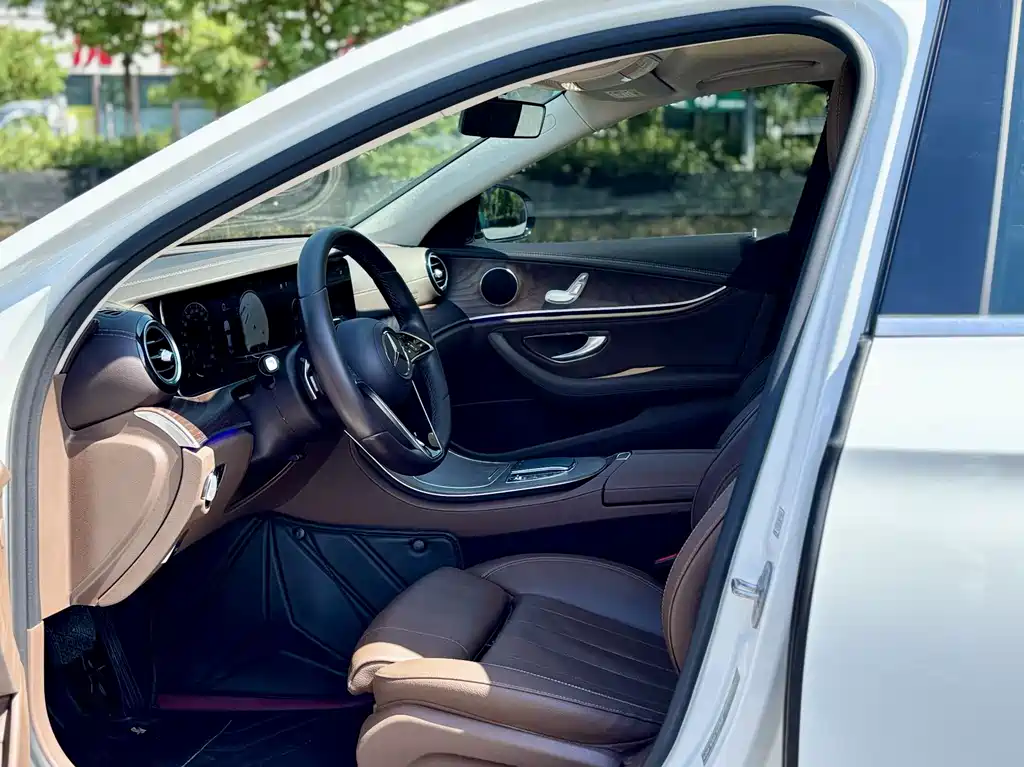 Mercedes-Benz E-Class 2023 — фото 13
