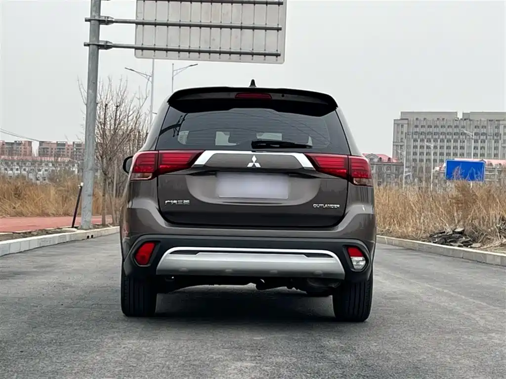 Mitsubishi Outlander 2020 — фото 12