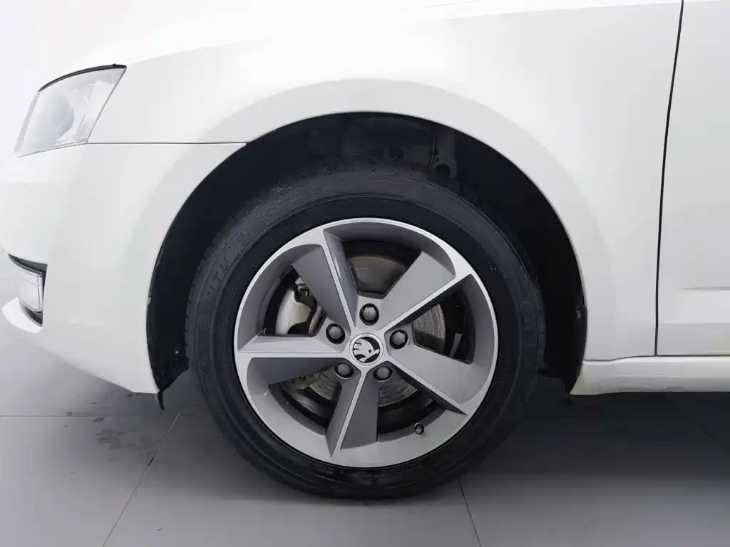 Skoda Octavia 2015 — фото 17