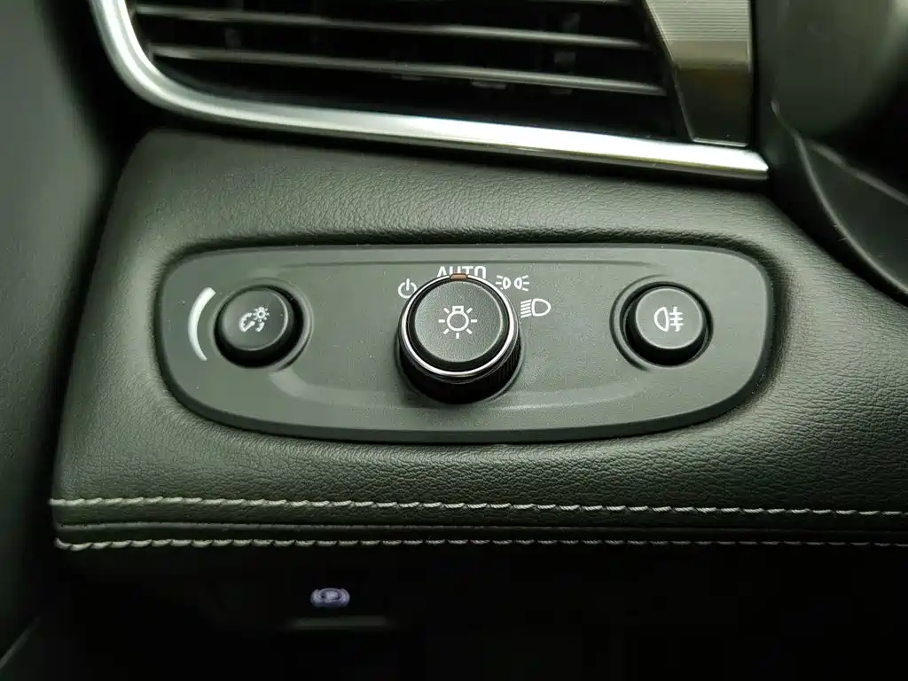 Buick LaCrosse 2020 — фото 21