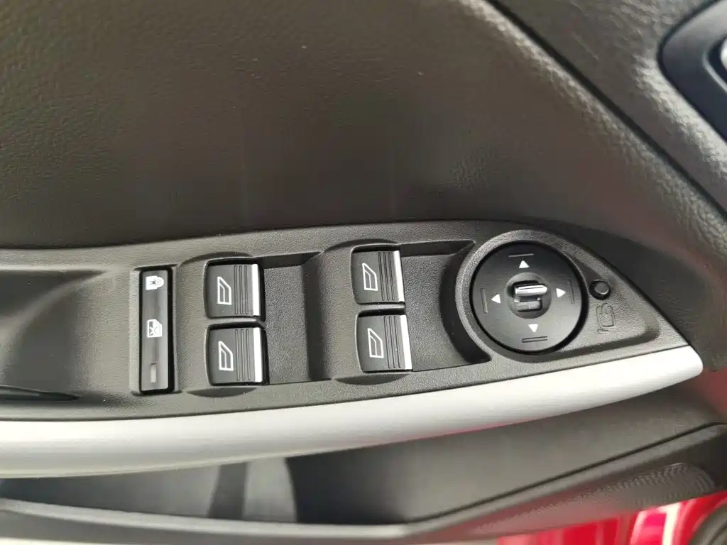 Ford Focus 2018 — фото 9