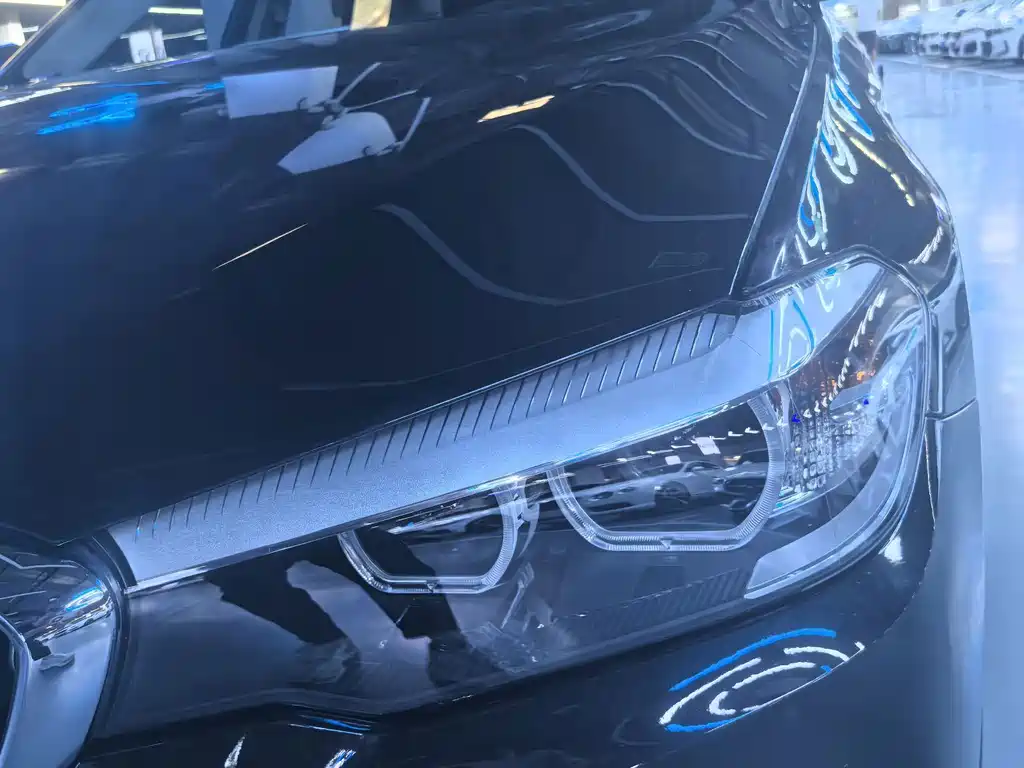 BMW 5 Series 2018 — фото 14