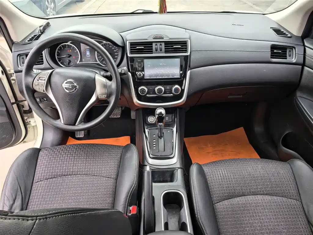 Nissan Tiida 2017 — фото 12