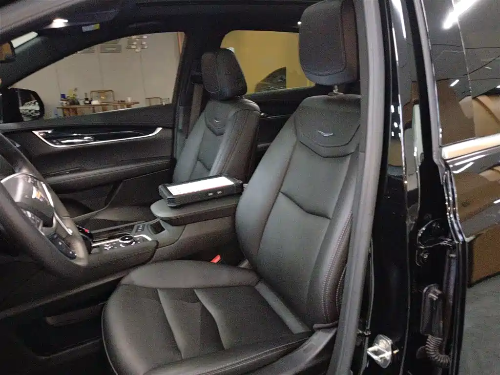 Cadillac XT5 2023 — фото 12