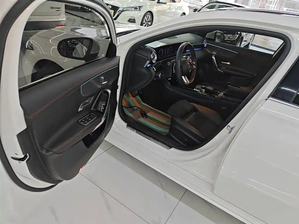 Mercedes-Benz A-Class 2024 — фото 16