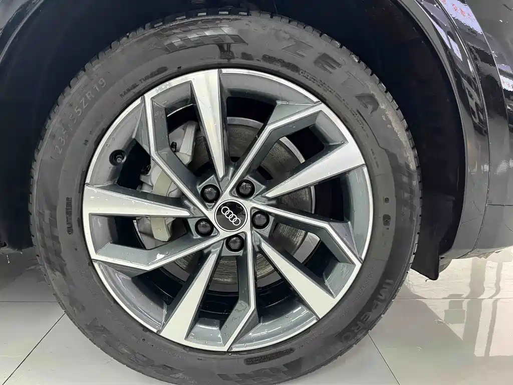Audi Q5L 2023 — фото 21