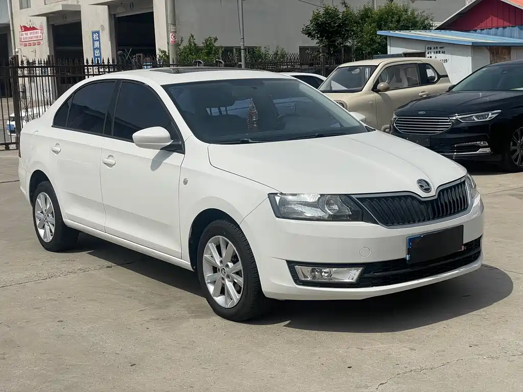 Skoda Rapid 2015 — фото 3