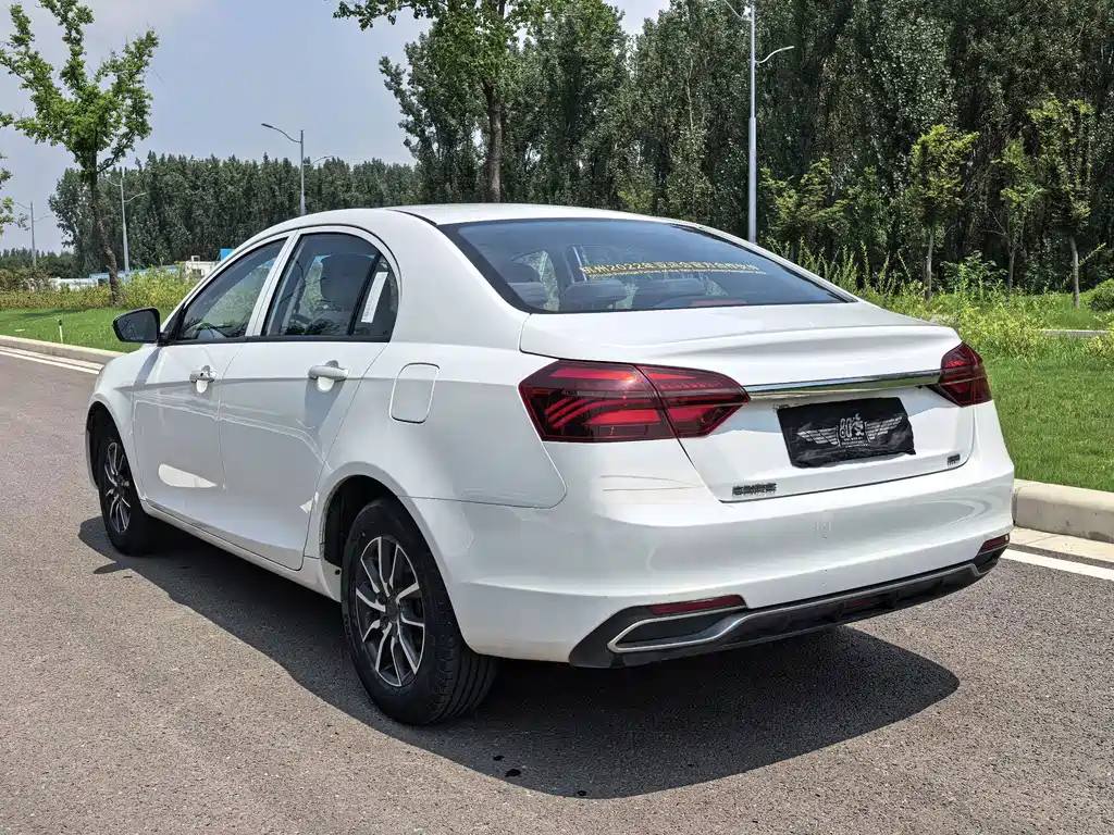 Geely Emgrand 2020 — фото 19