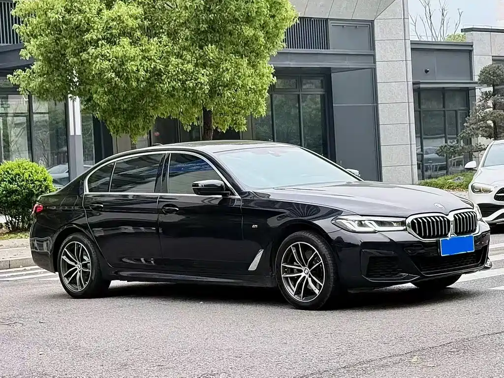 BMW 5 Series 2021 — фото 3