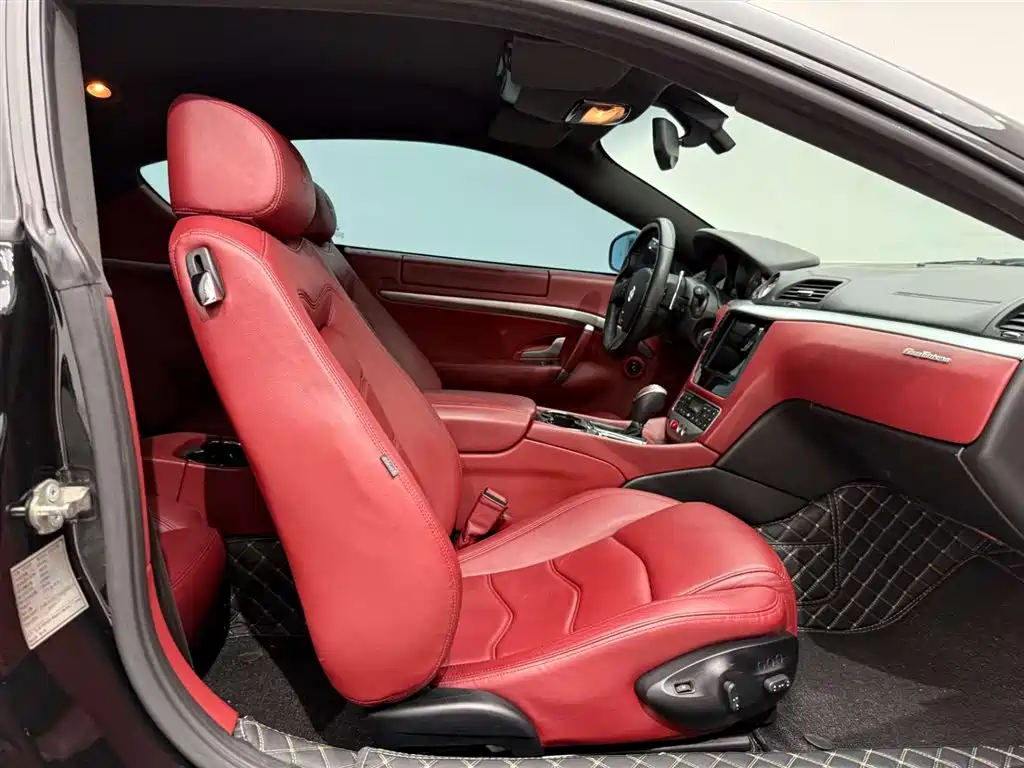 Maserati GranTurismo 2014 — фото 18
