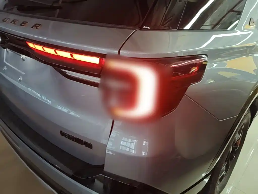 Ford Explorer 2025 — фото 8
