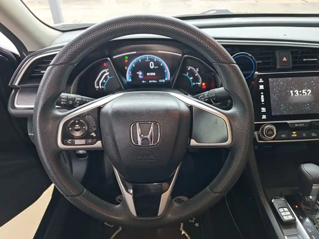 Honda Civic 2018 — фото 11