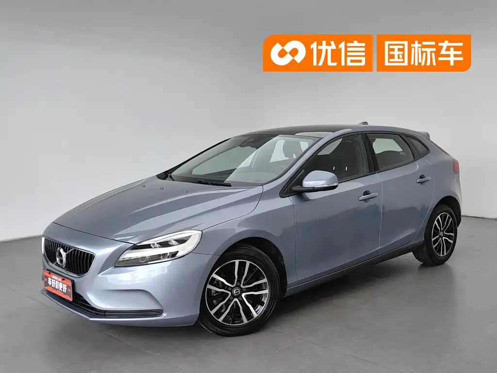 Volvo V40 2019 — фото 1