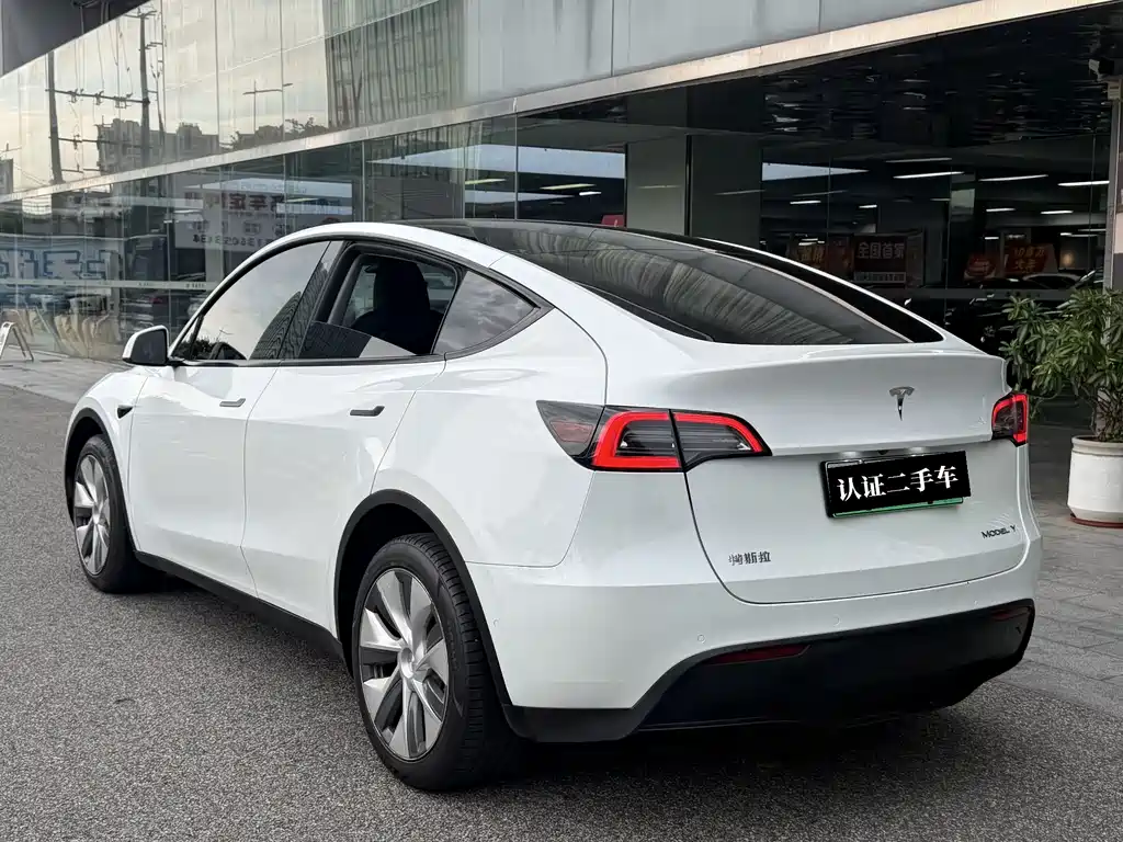 Tesla Model Y 2023 — фото 9