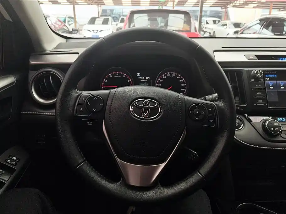 Toyota RAV4 2017 — фото 15