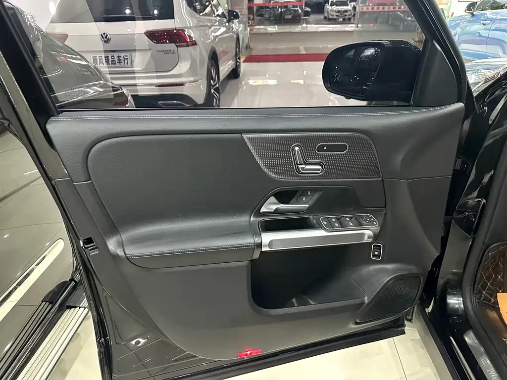 Mercedes-Benz GLB 2023 — фото 19