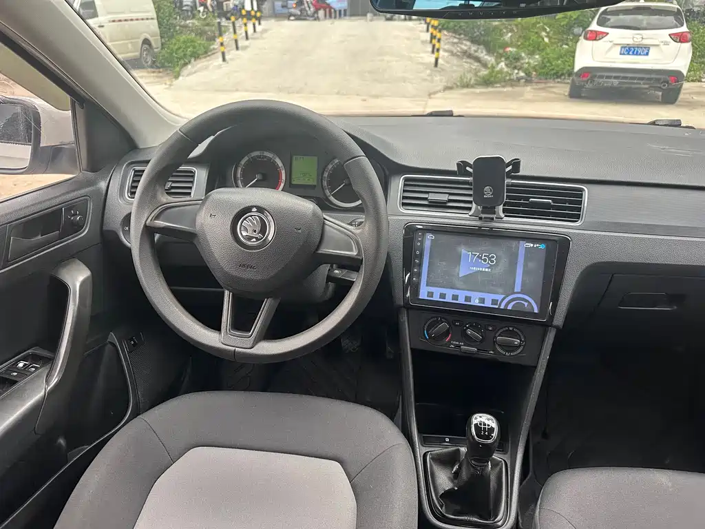 Skoda Rapid 2019 — фото 9
