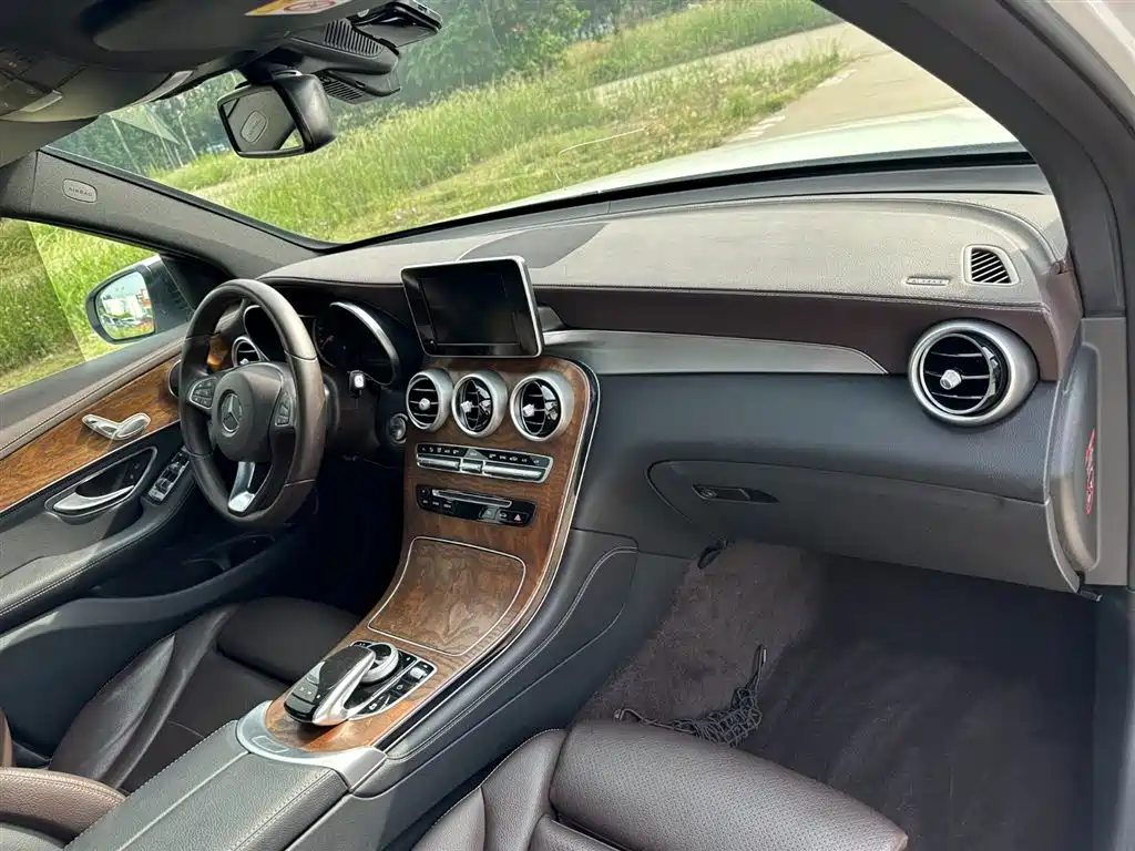 Mercedes-Benz GLC 2019 — фото 16