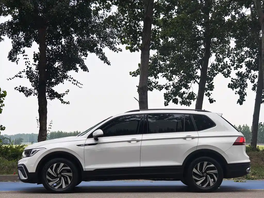 Volkswagen Tiguan L 2022 — фото 8