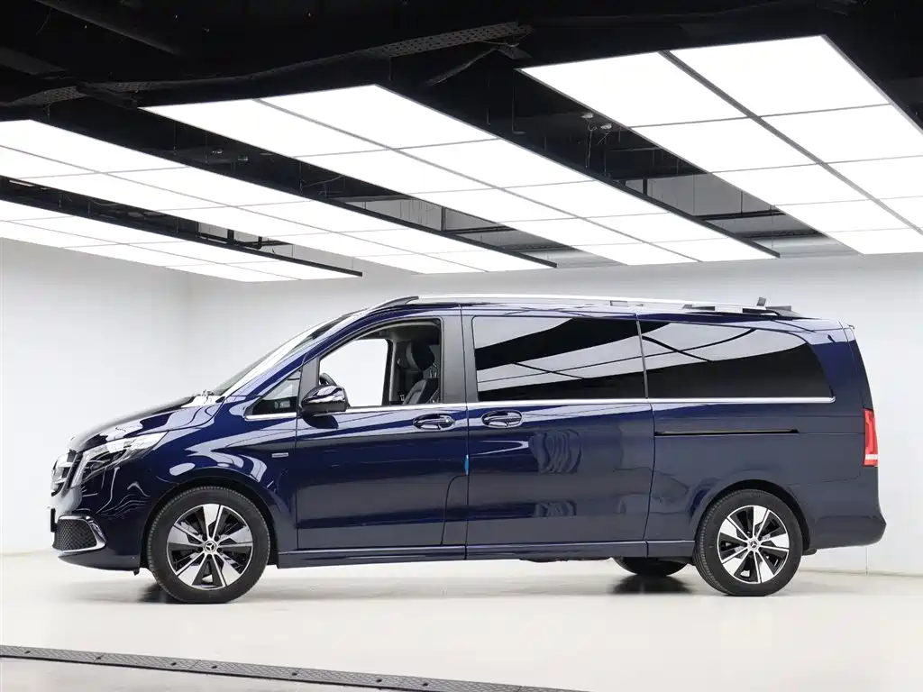 Mercedes-Benz V-Class 2022 — фото 38