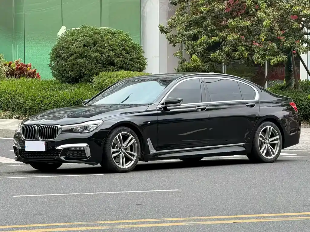 BMW 7 Series 2018 — фото 1